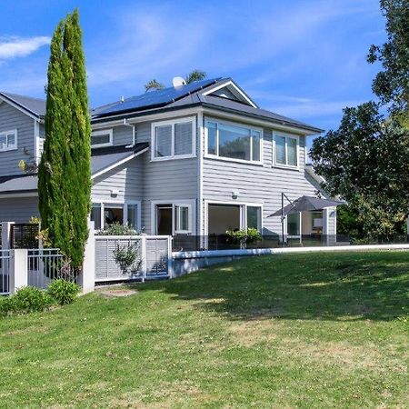 Stunning Tranquil Home With Green Space Views Mount Maunganui Exterior foto