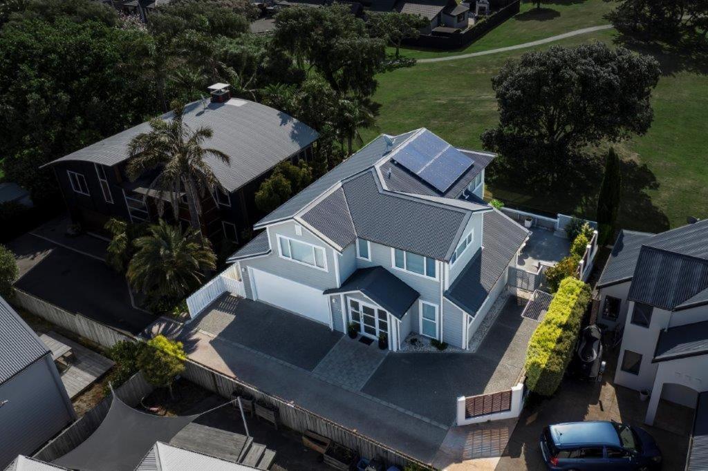 Stunning Tranquil Home With Green Space Views Mount Maunganui Exterior foto